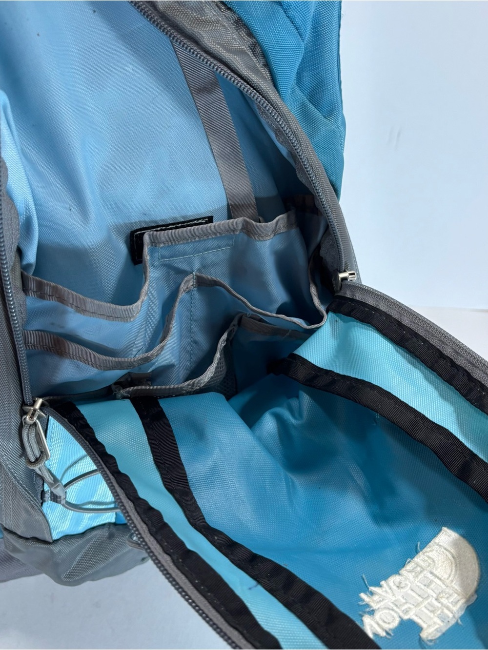The North Face Blue Gray Jester Backpack Bungee Cord Hiking Outdoor Daypack Read - Picture 10 of 14